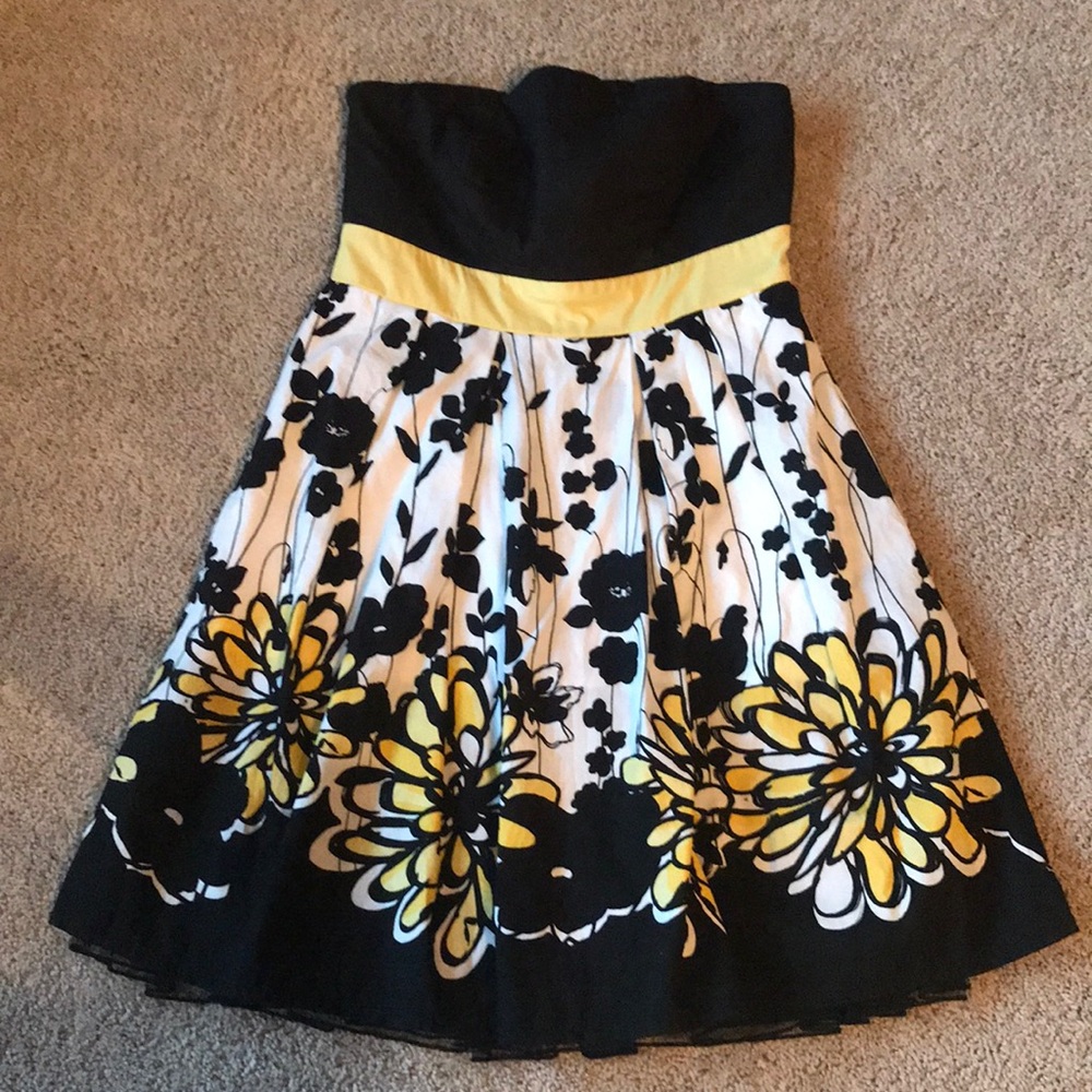 🛍Junior’s Strapless Floral Dress